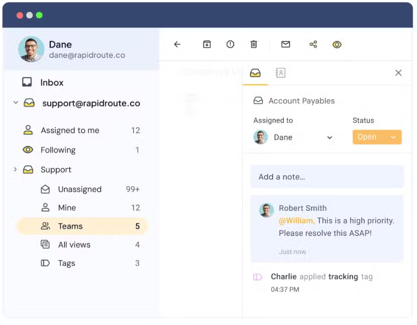 Screenshot of Hiver’s shared inbox showing team collaboration with internal notes and mentions for faster email resolution.